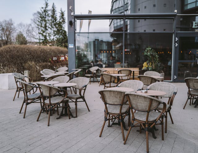 Cafe Seating That Feels Comfortable and Commercially Smart